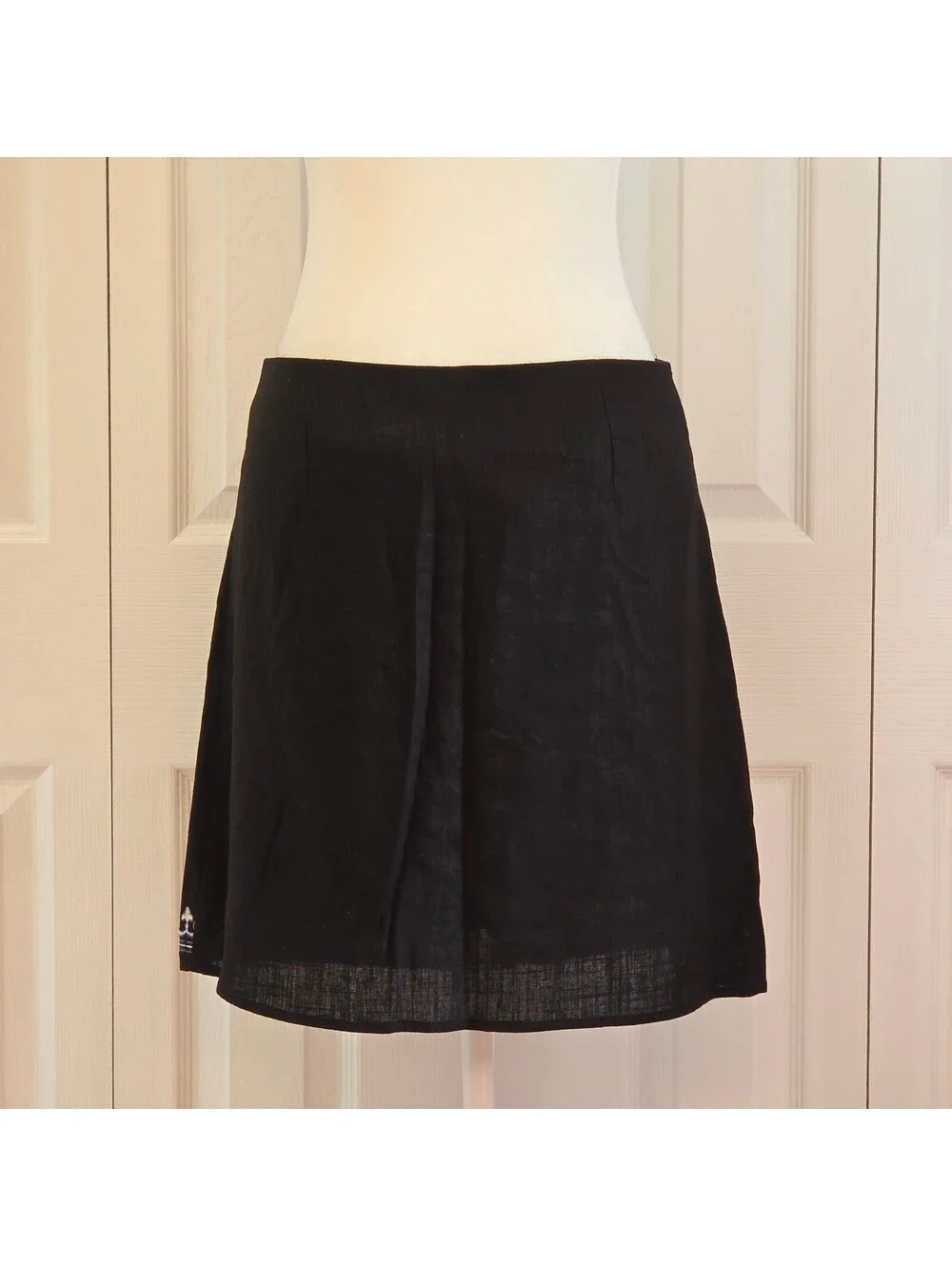 Black Linen-like Embroidered Floral Mini Skirt Size M Boho Folk Cottage Beach